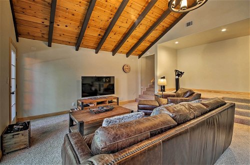 Foto 5 - Luxe Lake Arrowhead Home w/ Game Room+hot Tub