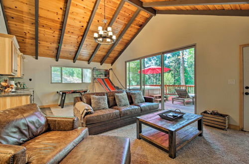 Foto 25 - Luxe Lake Arrowhead Home w/ Game Room+hot Tub