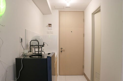 Photo 7 - Comfy And Simply Studio Tokyo Riverside Pik 2 Apartment