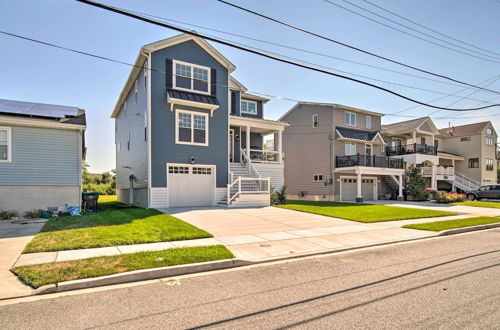 Photo 2 - Gorgeous Newly Built Home: Golf Course View