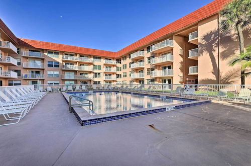 Photo 6 - Sunny Cocoa Beach Condo: Balcony & Community Pool