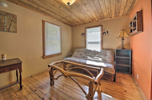 Photo 5 - Pet-friendly Cottage w/ Fire Pit - 3 Mi to Siu