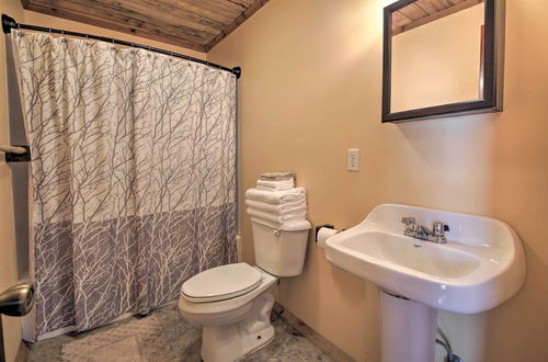 Photo 7 - Pet-friendly Cottage w/ Fire Pit - 3 Mi to Siu