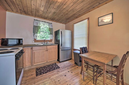 Photo 14 - Pet-friendly Cottage w/ Fire Pit - 3 Mi to Siu