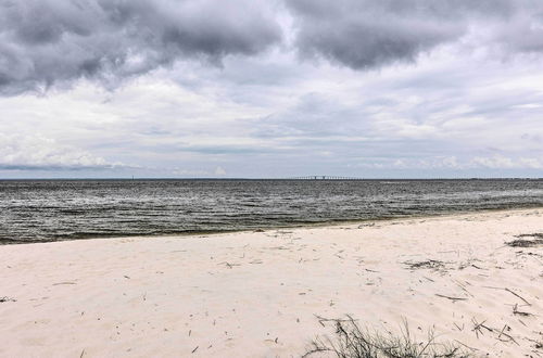 Foto 2 - Waterfront Dauphin Island Home w/ Deck & Boat Dock