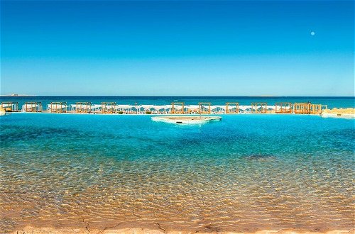 Photo 22 - Beachfront and sea View in 5 Star Hotel Hurghada