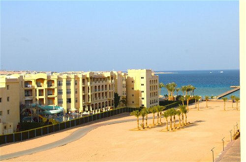 Photo 26 - Beachfront and sea View in 5 Star Hotel Hurghada