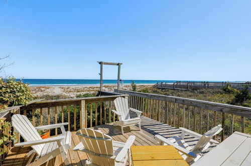 Foto 23 - Oceanfront Gem w/ Rooftop Deck: Steps to Sand