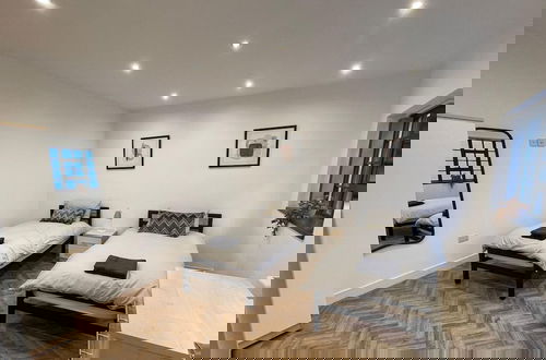 Foto 5 - Boutique Luxury Townhouse 3 Floors Designer Home