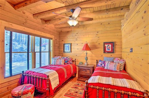 Foto 11 - Luxury Mountain Cabin w/ Furnished Deck + Views