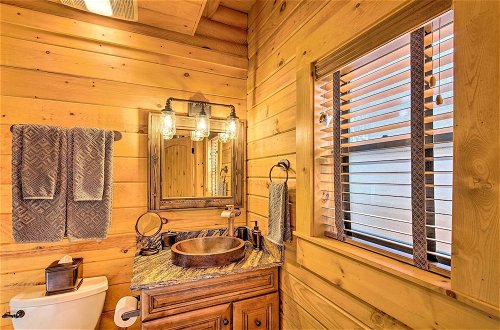 Foto 2 - Luxury Mountain Cabin w/ Furnished Deck + Views