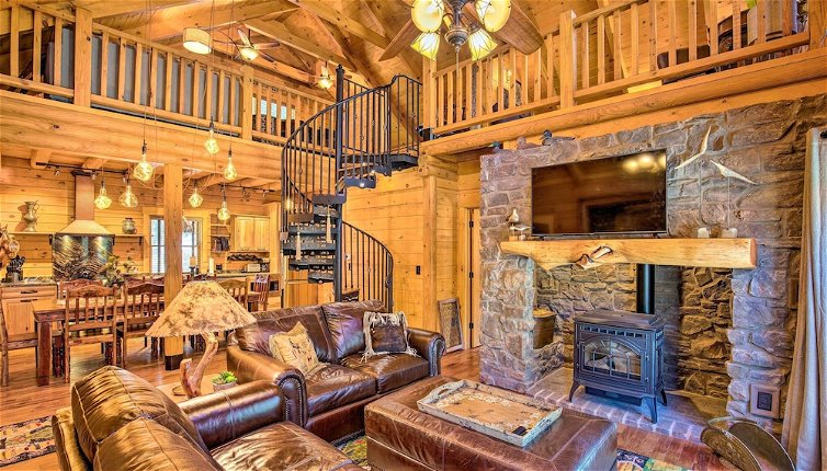 Foto 1 - Luxury Mountain Cabin w/ Furnished Deck + Views