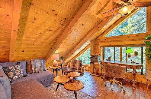 Foto 17 - Luxury Mountain Cabin w/ Furnished Deck + Views