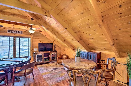 Foto 4 - Luxury Mountain Cabin w/ Furnished Deck + Views