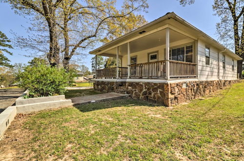 Foto 26 - Charming Home w/ Porch: Walk to Greers Ferry Lake