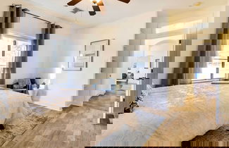 Foto 3 - Stylish Home w/ Hot Tub ~ 4 Mi to Canyon Lake