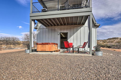 Photo 2 - Chic Wine Country Hideaway w/ Hot Tub + View