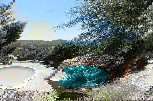 Foto 15 - Pretty, Spacious Holiday Home With Private Pool
