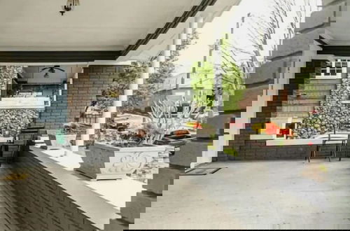 Foto 5 - Trendy Lakeview Craftsman