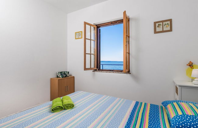 Sunny Beachfront Jablanac Apartments - Foto 3