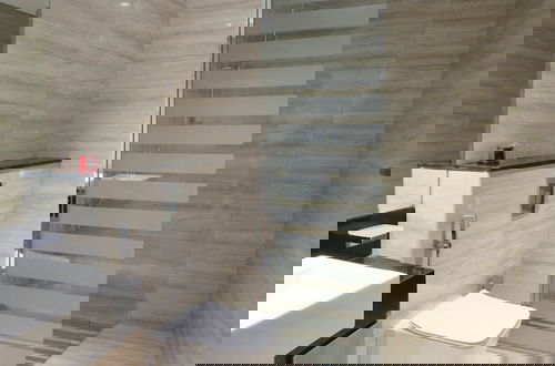 Foto 7 - Elegance 1BR Luxury at Missoni