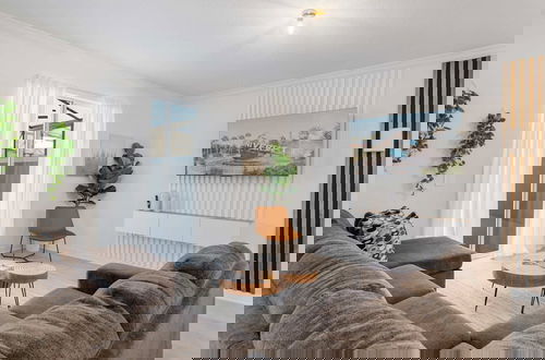 Foto 1 - Modern 4 Bed Home Themed Rooms Prime Location