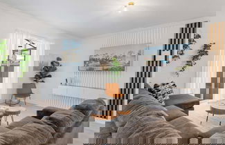 Foto 1 - Modern 4 Bed Home Themed Rooms Prime Location