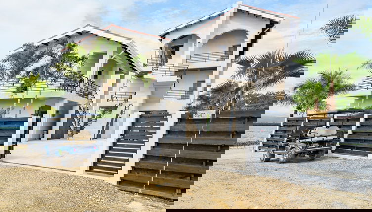 Foto 1 - NEW 3 Story 4-bed Waterfront Villa w Sunset Views