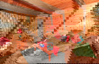 Foto 1 - A Humble Hilltop Hideaway