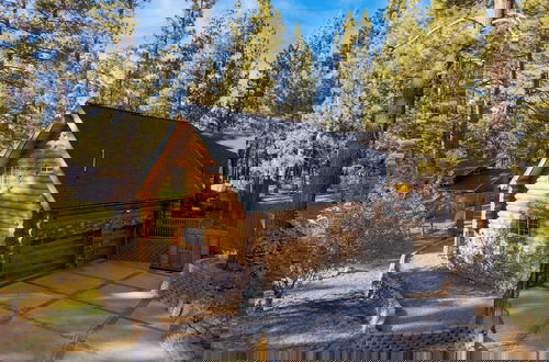 Foto 38 - Pinetree Place by Avantstay Group Cabin w/ Hot Tub Minutes to the Lake