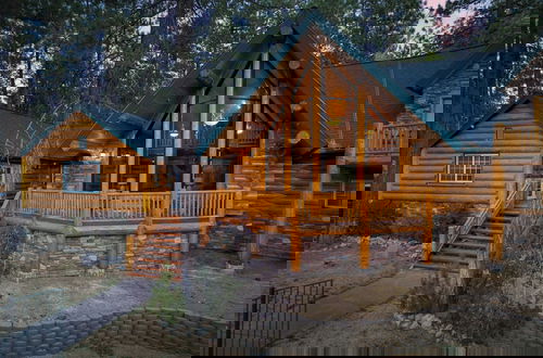 Foto 41 - Pinetree Place by Avantstay Group Cabin w/ Hot Tub Minutes to the Lake