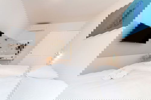 Foto 3 - Premium City Center Apartment Tartini 2