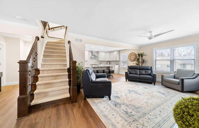 Modern Home Just 10 Mins to Notre Dame 18384 - Photo 7
