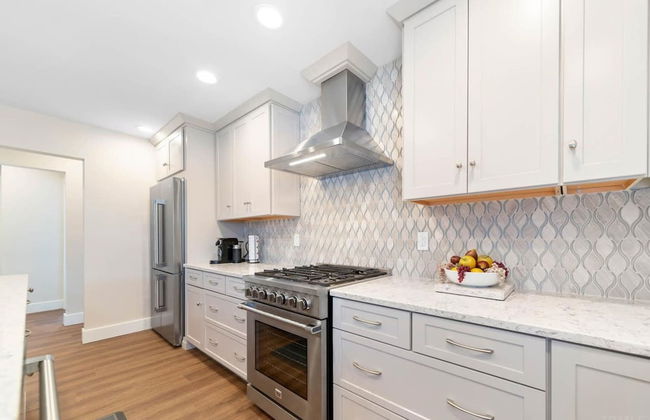 Modern Home Just 10 Mins to Notre Dame 18384 - Photo 11