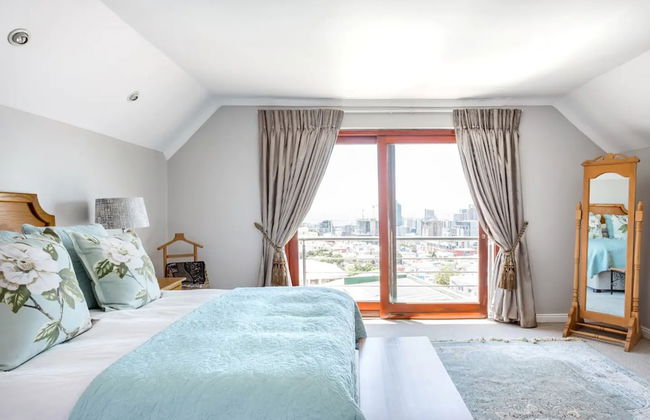 3 Bedroom Hilltop Home With Spectacular Views - Photo 8