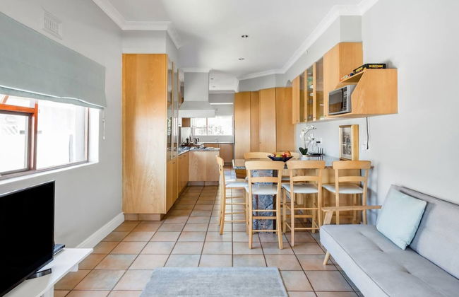 3 Bedroom Hilltop Home With Spectacular Views - Photo 12