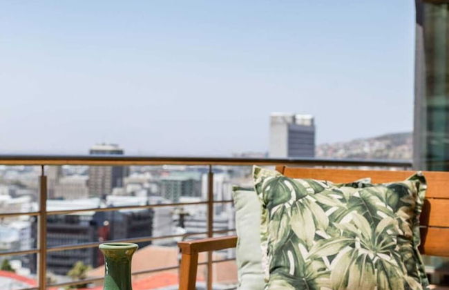 3 Bedroom Hilltop Home With Spectacular Views - Photo 39