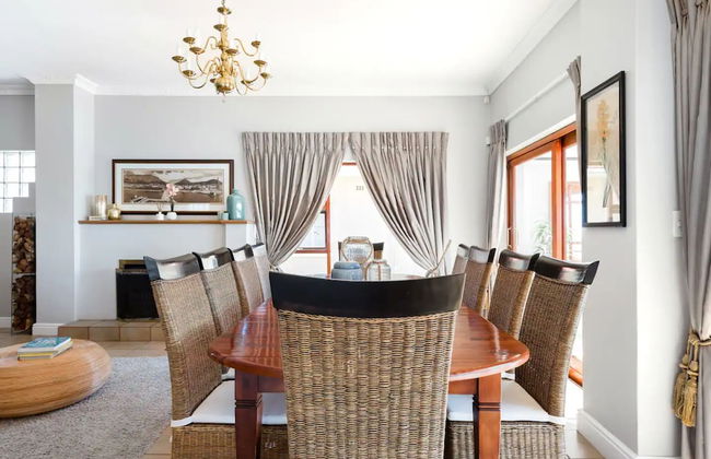 3 Bedroom Hilltop Home With Spectacular Views - Photo 29
