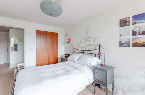 Photo 6 - Warm & Inviting 1bedroom Flat With Patio, Camden Town