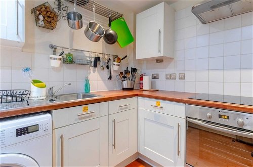 Photo 8 - Warm & Inviting 1bedroom Flat With Patio, Camden Town