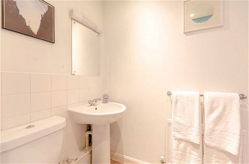 Photo 16 - Warm & Inviting 1bedroom Flat With Patio, Camden Town