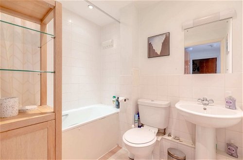 Photo 18 - Warm & Inviting 1bedroom Flat With Patio, Camden Town