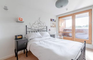 Photo 2 - Warm & Inviting 1bedroom Flat With Patio, Camden Town