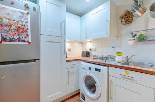 Photo 10 - Warm & Inviting 1bedroom Flat With Patio, Camden Town