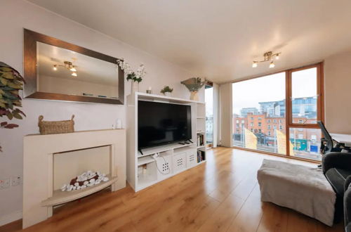 Photo 9 - Chic & Radiant 1BD Flat Near Dublin City Centre