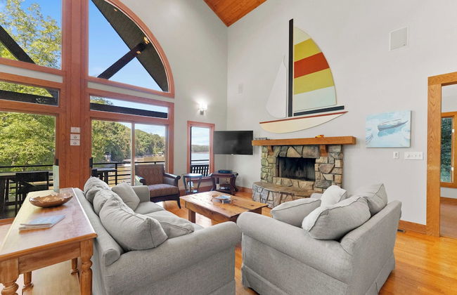 Mi Casa, Su Casa by Avantstay Lakefront Escape - Photo 2