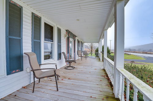 Foto 27 - Pet-friendly Franklinville Farmhouse w/ Sunroom