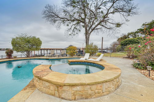 Foto 31 - Gorgeous Granbury Lake Getaway w/ Pool & Dock