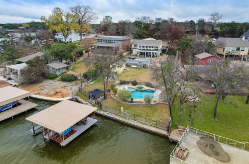 Foto 3 - Gorgeous Granbury Lake Getaway w/ Pool & Dock