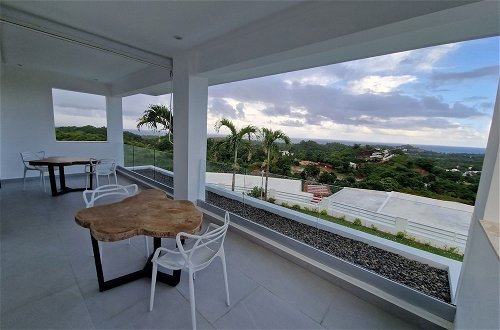 Photo 10 - Sunset Villa with Infinity Pool
